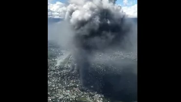 Zeci de persoane au murit în timpul unor demonstraţii generate de comentariile rasiste ale unui profesor (FOTO, VIDEO)
