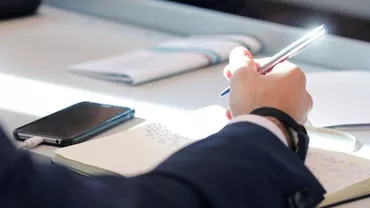 Scene revoltătoare în Brașov. O profesoară este umilită de o elevă, chiar în sala de clasă, de față cu restul colegilor (VIDEO)