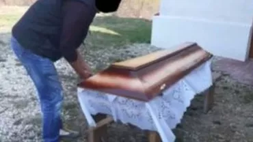 Anchetă la Spitalul de Psihiatrie din Brașov după ce un pacient decedat a fost îngropat într-un sac de plastic
