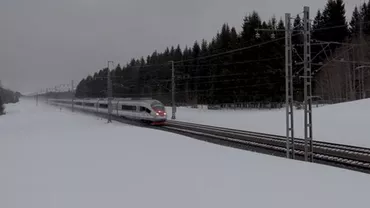 TREN DE MARE VITEZĂ în Rusia, între Moscova și St Petersburg. Peste 650 de km/h, străbătuți în 2 ore și 10 minute (VIDEO)