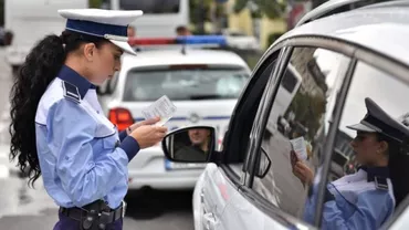 Vineri intră în vigoare legea care te lasă fără permis dacă vorbești la telefon