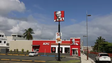 KFC, primele măsuri după controalele ANPC. Ce se va întâmpla cu băuturile servite..