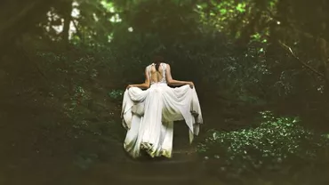 De la NUNTĂ, direct la CIMITIR! Doamne, ce TRAGEDIE: A MURIT la scurt timp după cel mai fericit eveniment al vieții... Au ÎNMORMÂNTAT-O chiar în rochia de MIREASĂ! (FOTO)