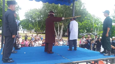Lupul moralist: Un fundamentalist musulman, bătut public după ce a fost prins cu o femeie măritată (FOTO)