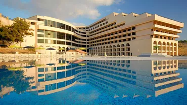 140 de români, Revelion 2020 de lux în hotelul vedetelor din Malta
