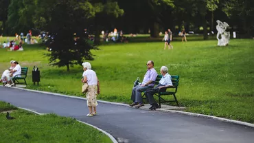 OFICIAL! Toți românii VOR PIERDE BANI LA PENSIE: Vezi doar AICI câți bani vei primi mai puțin de luna viitoare...