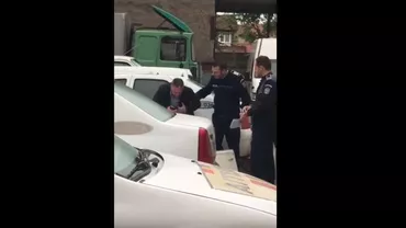 Scene HALUCINANTE în curtea Poliției din Arad. Un fost ofițer DGA PLÂNGE ÎN HOHOTE: ’Dacă înregistrarea ar fi dată cuiva, ar însemna că eu mai am foarte puţine ore de viaţă’ (VIDEO)