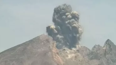 Vulcanul Merapi din Indonezia a erupt din nou: A aruncat cenușă până la 1.000 de metri (VIDEO)