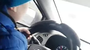 Halucinant! Și-a pus fiul de 6 ani la volanul mașinii și au mers cu 130 de km/h! Ce a urmat întrece orice imaginație