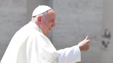 Papa Francisc se ține de glume. Ce i-a spus Suveranul Pontif unui jurnalist care i-a mărturisit că se CĂSĂTOREȘTE: 'Când vei merge la închisoare? Ia aceste mătănii. Sunt pentru a face față confuziei'