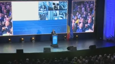 Președintele a încheiat campania cu un moment special. Iohannis, lecție despre trecut și viitor la Bacău: „Față de istoria noastră, înaintașii noștri, eroii noștri, morții noștri avem datoria să facem România de mâine” (VIDEO)