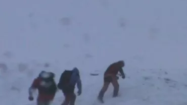 AER POLAR peste România: În Capitală au căzut deja primii fulgi de nea. Ninsori și viscol la munte / Primele accidente din cauza vremii severe (VIDEO)