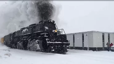 Momentul în care un 'Polar Express' a fost scos din muzeu în pregătire pentru sărbătorile de iarnă (VIDEO)