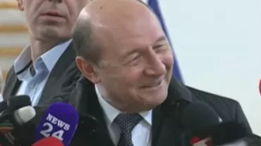 Traian Băsescu, la ieșirea de la urne: „Puteți fi siguri că n-am votat pentru PSD. Dacă vrei democrație, trebuie să o aperi” (VIDEO)