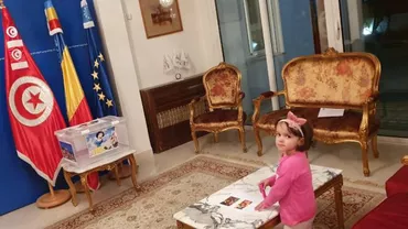 Scrutin aparte în diaspora. În Tunisia pot vota și cei mici! Copiii au de ales între fructe sau bomboane (GALERIE FOTO)
