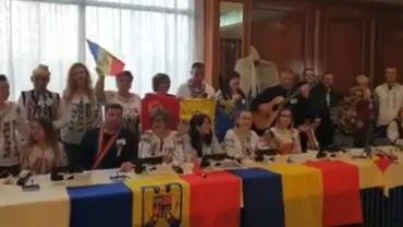 ALEGERI PREZIDENȚIALE 2019 | Într-o secție de votare din Madrid, alegătorii sunt întâmpinați cu un cântec inedit: 'A-nceput să clocotească mămăliga românească / Să ne ridicăm cu toți, că-i plină țara de hoți' (VIDEO)