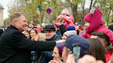 Iohannis: La mulţi ani, România! La mulţi ani, dragi români, oriunde vă aflaţi! (FOTO)