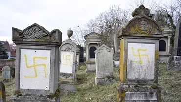 Mai multe morminte dintr-un cimitir evreiesc, vandalizate cu svastici naziste