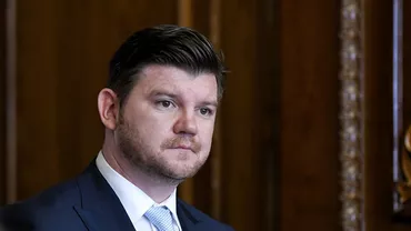 Aproape jumătate din datoria de 15 milioane de euro a PSD este către firmă unui fost consilier al Vioricăi Dăncilă la Guvern. Cine este el