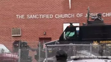 ATAC ARMAT în SUA: Sute de poliţişti s-au desfăşurat pe străzi. Bilanțul victimelor (VIDEO)