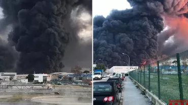 INCENDIU PUTERNIC LA O UZINĂ CHIMICĂ. Mii de persoane consemnate la domiciliu (VIDEO)