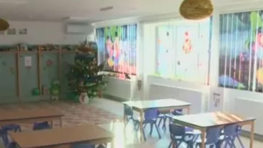 Un copil de 5 ani, la un pas de tragedie: Un dulap de la grădiniță s-a răsturnat peste el