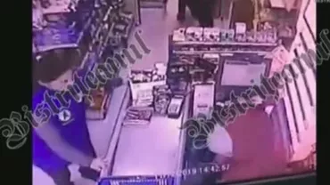 ALERTĂ în Bistrița: Vânzătoare, amenințată cu un CUȚIT! Poliția, pe urmele atacatorului (VIDEO)