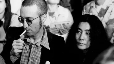 Ochelarii de soare ai lui John Lennon, vânduți pentru o sumă URIAȘĂ: „Nu-ţi face griji, îi purtam doar pentru stil” (FOTO)
