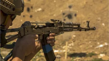 HALUCINANT: După ce s-au cheltuit MILIOANE cu modernizarea tancurilor, militarii mai înalți de 1,70 m nu mai încăp în ele!