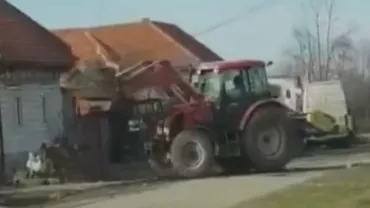 Răzbunarea primarului: Un edil i-a înapoiat MOLOZUL unei localnice, după ce aceasta îl aruncase pe câmp (VIDEO)
