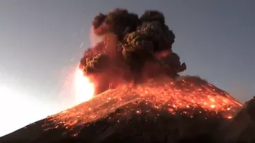 Momentul în care a erupt al doilea cel mai înalt vulcan din Mexic, situat la doar câţiva zeci de kilometri de capitală. Imagini din satelit (VIDEO)