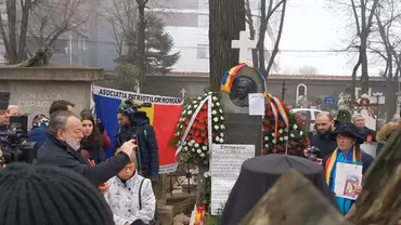 EXCLUSIV // Mihai Eminescu, omagiat la 170 de ani de la nașterea sa: Oameni de toate vârstele au cinstit memoria marelui clasic la slujba din Capitală. Nu au lipsit recitalurile de poezii... dar nici stângăciile (VIDEO)