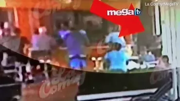 Momentul în care un bărbat, scoate pe geamul unui pachebot un bebeluş de 18 luni după care îl scapă din mâini. Familia copilului a dat în judecată compania de croazieră (VIDEO)