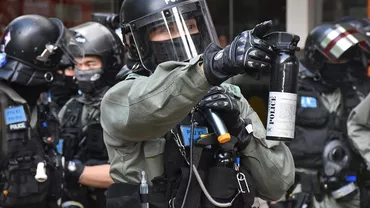 Ciocniri violente între forţele de ordine şi demonstranţi la un miting autorizat din Hong Kong (VIDEO)