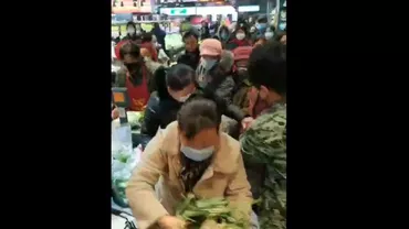 Sute de mii de locuitori au fugit din Wuhan, înainte ca orașul să intre în carantină. Mulți dintre ei prezintă deja primele simptome de febră