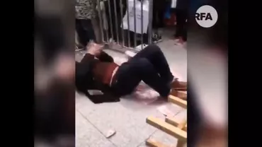 Wuhan, epicentrul coronavirusului ucigaș și casă a 11 milioane de oameni, a devenit o scenă a groazei: Bolnavii zac pe jos în spitale, iar gările sunt păzite cu arme automate (VIDEO)