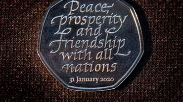 Londra a lansat monedele de 50 de pence dedicate Brexitului. După 3 ani de lupte politice acerbe, Marea Britanie părăsește UE sâmbătă, la ora 1:00 AM