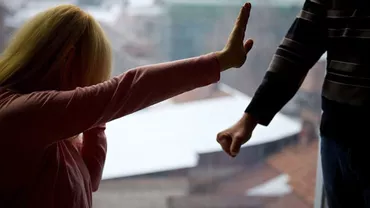 Adolescent din Bacău, acuzat că și-a omorât tatăl. Băiatul sărise în apărarea mamei