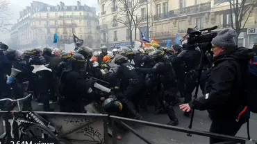 PROTESTE la PARIS: Bătaie generală între pompieri și polițiști (VIDEO)