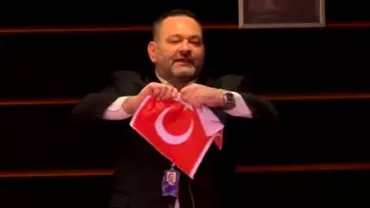 Revoltă la Ankara, după ce un europarlamentar grec a rupt steagul Turciei chiar în Parlamentul European (VIDEO)