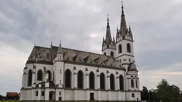 Arhiepiscopia Romano-Catolică de Alba Iulia se dezice de preotul care a condus revolta anti-străini din Ditrău: Poziția lui nu coincide cu punctul nostru de vedere