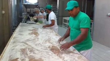 EXCLUSIV // RĂSTURNARE DE SITUAȚIE: Proprietara brutăriei din Ditrău le cere scuze localnicilor pentru că a adus muncitori străini fără să-i consulte. Cei doi srilankezi, mutați din procesul de producție a pâinii