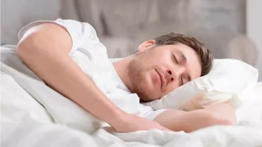 NU DORMI BINE? AFLĂ AICI care este CEA MAI BUNĂ POZIȚIE pentru SOMN! Asta explică multe...