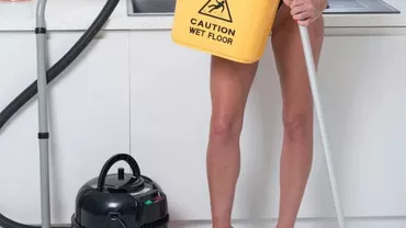 INCENDIAR! Cum arată menajera care îți face curat în lenjerie intimă! Câți bani trebuie să scoți din buzunar pentru un SERVICIU COMPLET (FOTO)