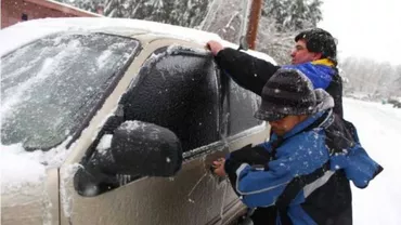 Cum să îți DEZGHEȚI MAȘINA în DOAR 5 MINUTE! GREȘEALA URIAȘĂ pe care o fac TOȚI ȘOFERII ROMÂNI