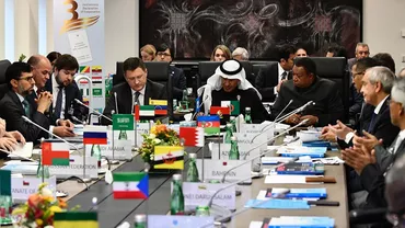 OPEC ia în calcul o reducere semnificativă a producţiei zilnic de petrol pentru a ajuta Rusia, dar aceasta nu prea vrea (FOTO)