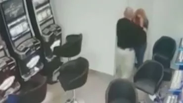 Jaf la o sală de jocuri din Timișoara: Un bărbat a bătut cu bestialitate o angajată şi a fugit cu o sumă importantă de bani (VIDEO)