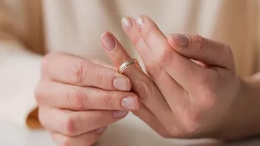 HALUCINANT! Un cuplu a pus în scenă o cerere în căsătorie falsă pentru a primi băutură gratis