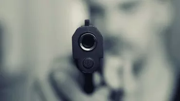 Atac ARMAT la MALL: Un bărbat a deschis focul în incintă