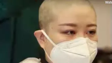 Imagini revoltătoare: Femeile medic din China, rase în cap înainte de a fi trimise în zonele afectate de coronavirus (VIDEO)